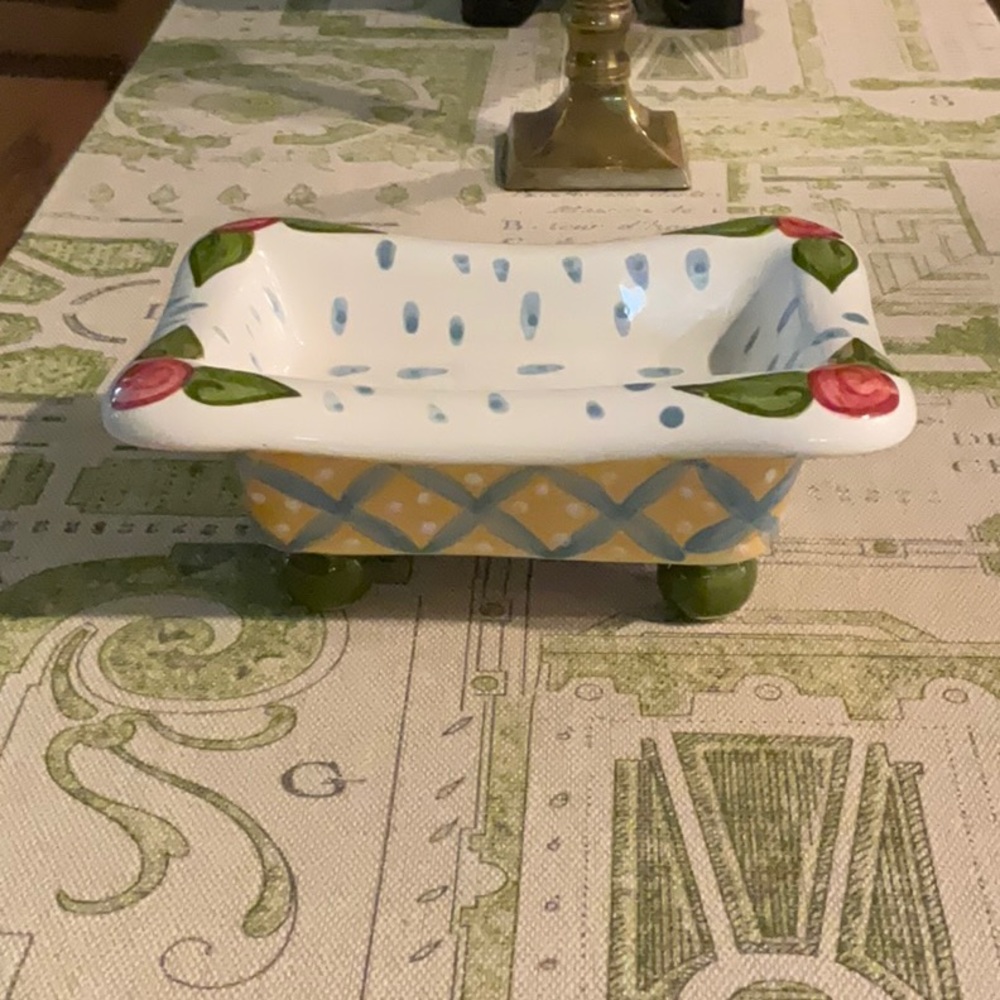 Wonderful bath/vanity set .Hand painted,in very fine condition.Beautiful colors